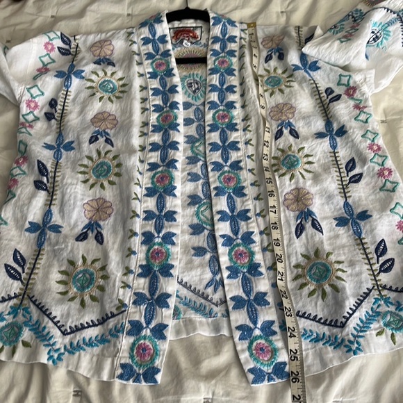 Johnny Was Oriel Cropped Linen Kimono - Picture 11 of 16